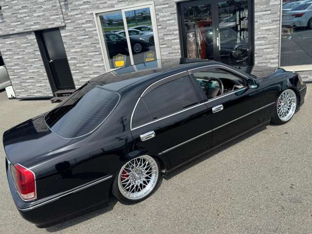 2000 Toyota Crown Majesta – thumbnail 2
