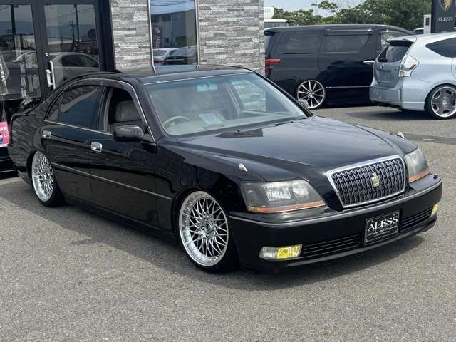 2000 Toyota Crown Majesta – thumbnail 3