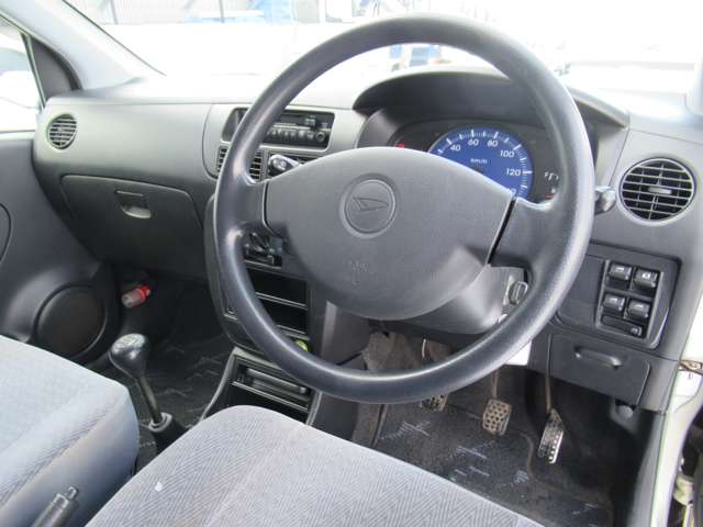 2005 Daihatsu Mira – thumbnail 2