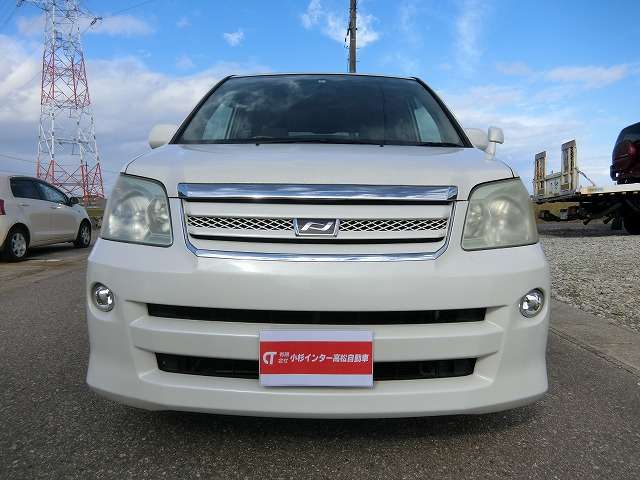 2006 Toyota Noah – thumbnail 2