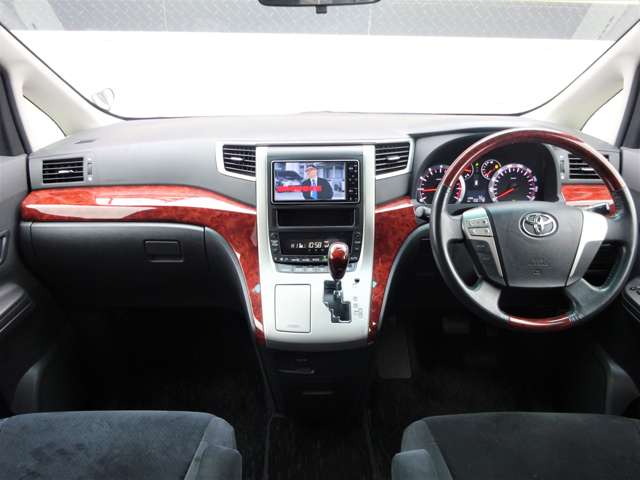 2009 Toyota Vellfire – thumbnail 3