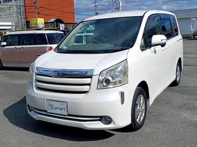 2008 Toyota Noah – thumbnail 2