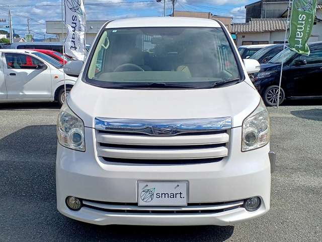 2008 Toyota Noah – thumbnail 3