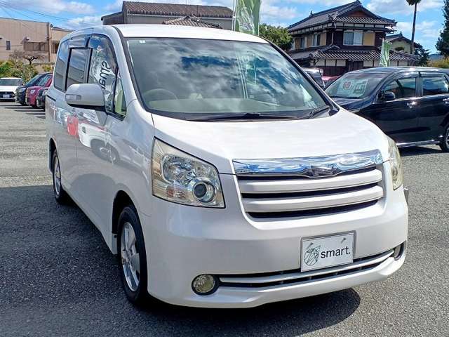 2008 Toyota Noah – thumbnail 4