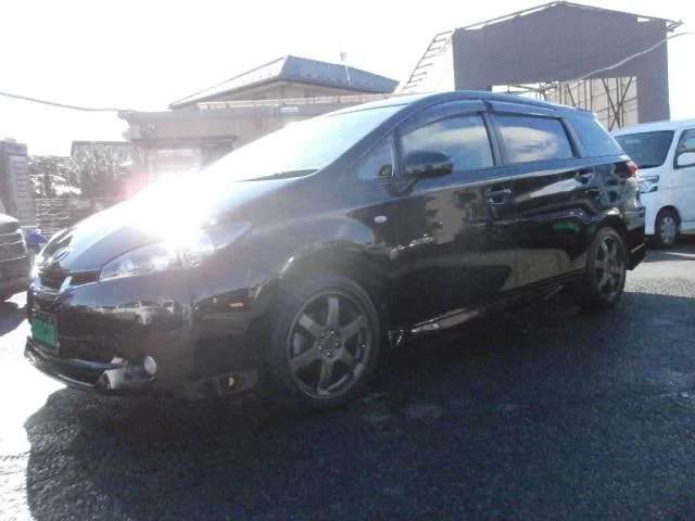 2010 Toyota Wish – thumbnail 3