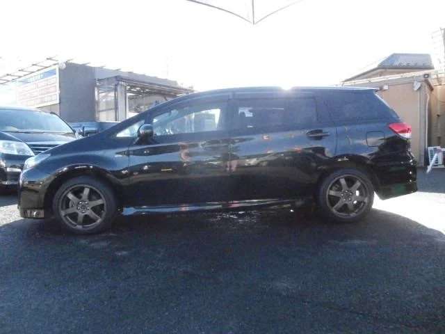 2010 Toyota Wish – thumbnail 4