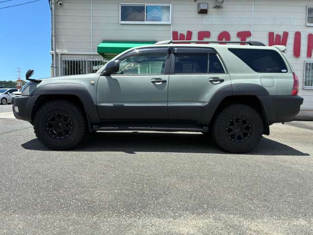 2004 Toyota Hilux Surf – thumbnail 4