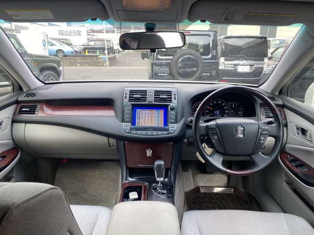 2008 Toyota Crown Royal – thumbnail 3