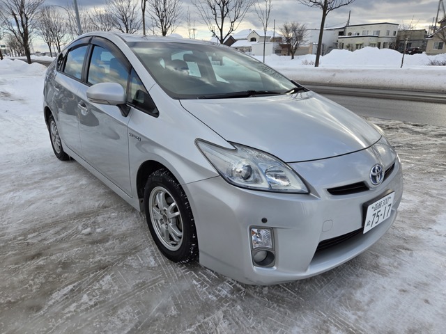2010 Toyota Prius – thumbnail 3