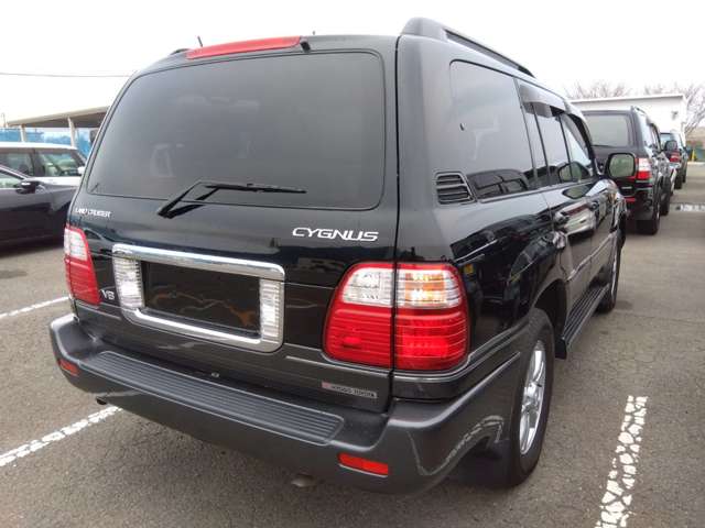 2004 Toyota Land Cruiser Cygnus – thumbnail 4