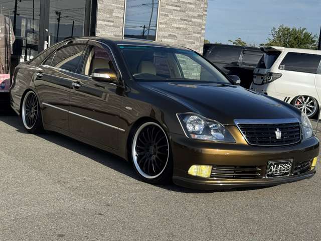 2004 Toyota Crown Royal – thumbnail 3