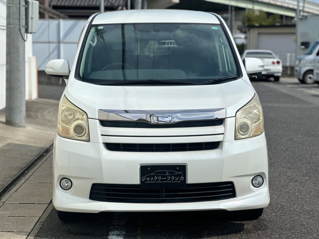 2007 Toyota Noah – thumbnail 2
