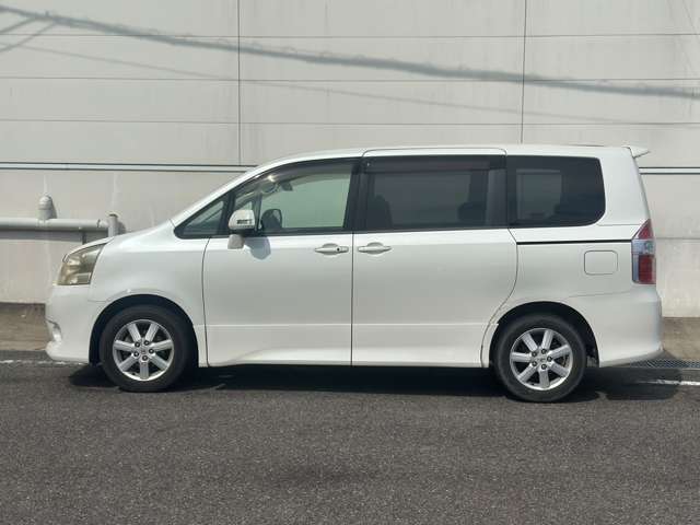 2007 Toyota Noah – thumbnail 4