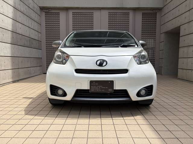 2010 Toyota iQ – thumbnail 2