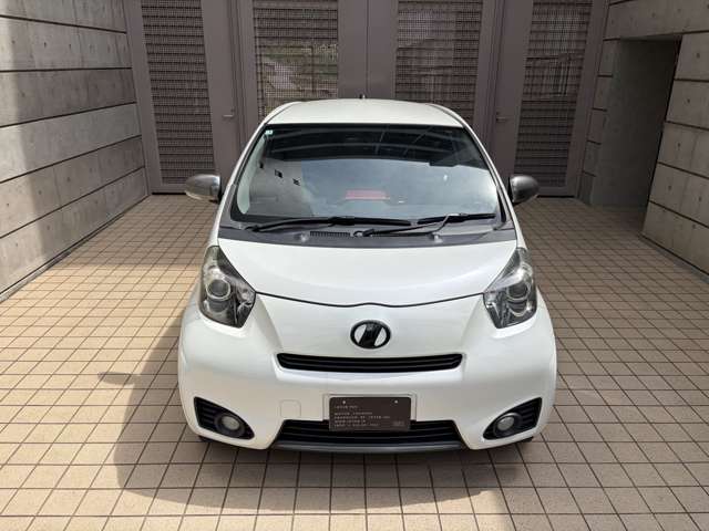 2010 Toyota iQ – thumbnail 4