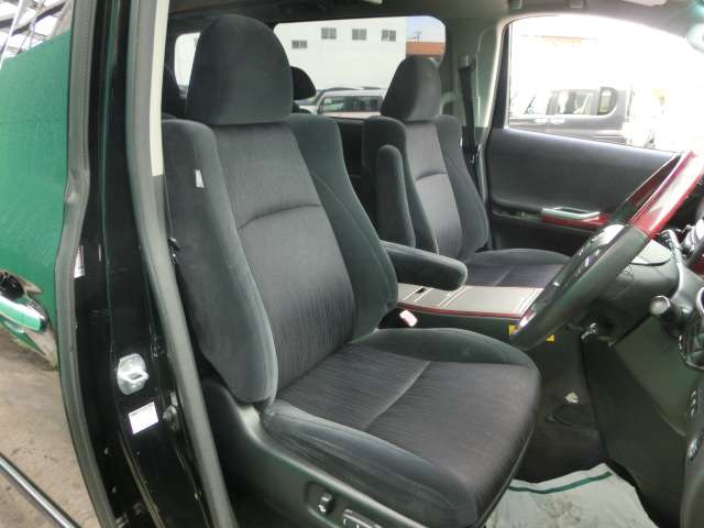 2008 Toyota Vellfire – thumbnail 3