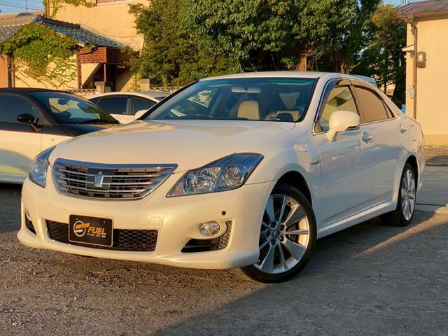 2010 Toyota Crown Hybrid – thumbnail 3
