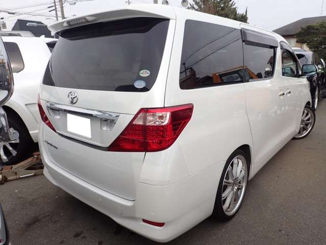 2009 Toyota Alphard – thumbnail 4