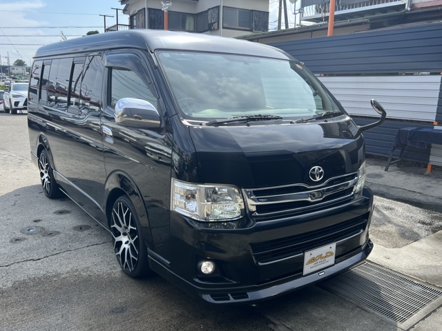 2010 Toyota Hiace – thumbnail 2
