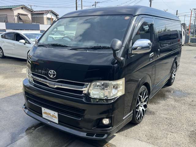 2010 Toyota Hiace – thumbnail 3