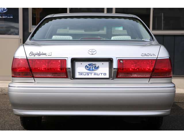 2003 Toyota Crown Royal – thumbnail 3