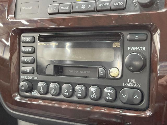 2004 Toyota Crown Sedan – thumbnail 3