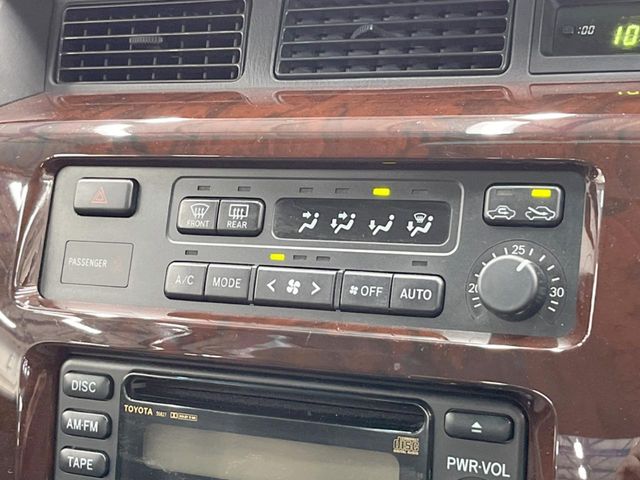 2004 Toyota Crown Sedan – thumbnail 4