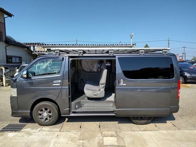 2008 Toyota Hiace – thumbnail 4