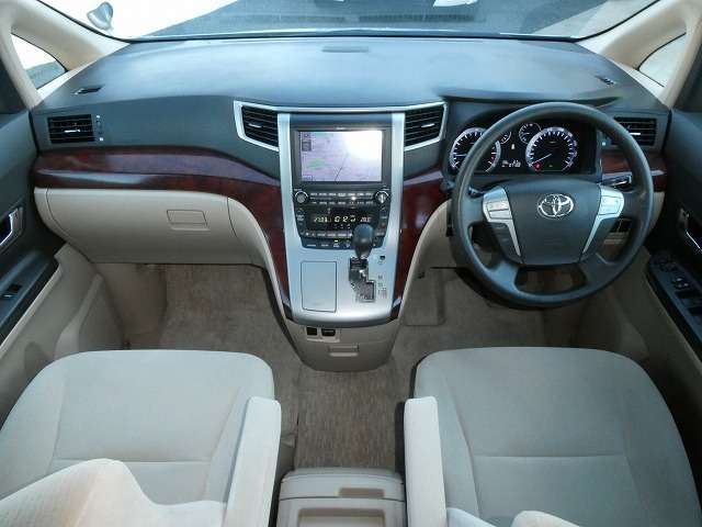 2010 Toyota Alphard – thumbnail 3