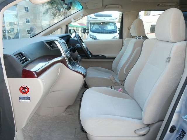 2010 Toyota Alphard – thumbnail 4