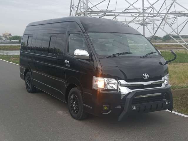 2009 Toyota Hiace – thumbnail 2