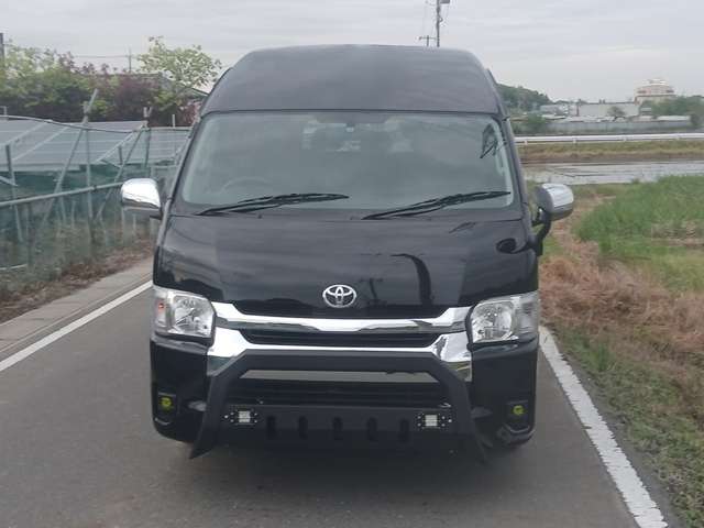2009 Toyota Hiace – thumbnail 4