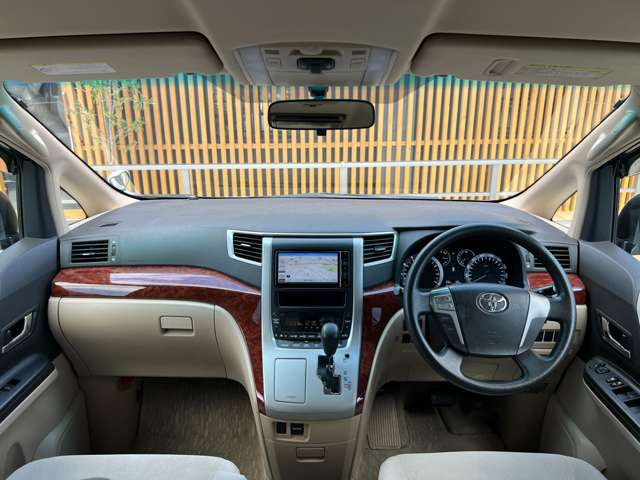 2009 Toyota Alphard – thumbnail 3