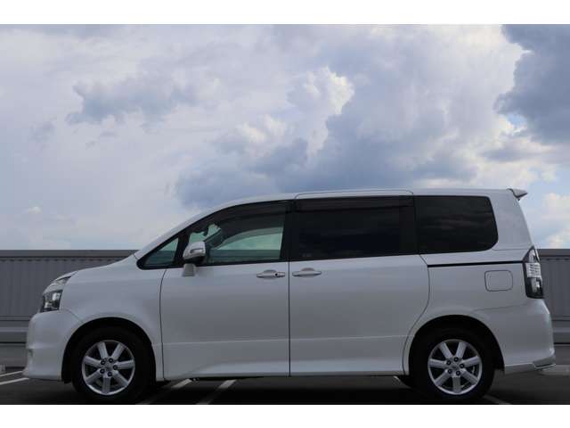 2008 Toyota Voxy – thumbnail 4
