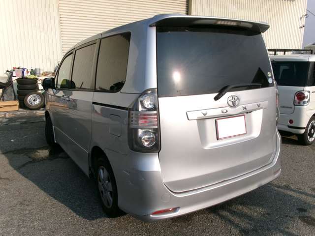 2009 Toyota Voxy – thumbnail 4