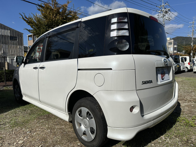 2009 Toyota Sienta – thumbnail 3
