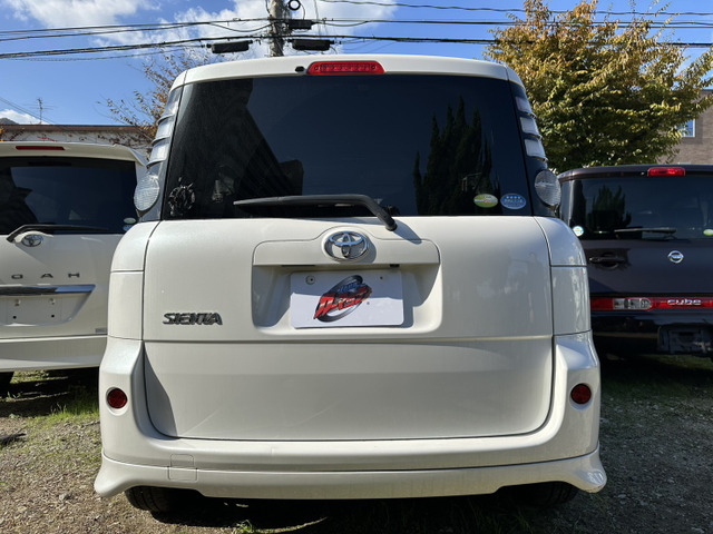 2009 Toyota Sienta – thumbnail 4