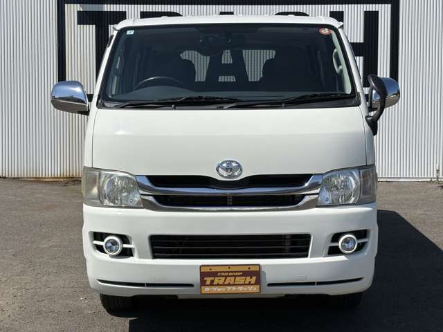 2010 Toyota Hiace – thumbnail 4