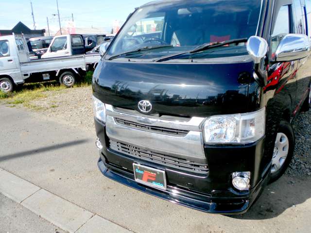 2009 Toyota Regius Ace – thumbnail 2