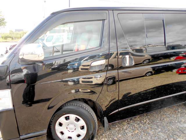2009 Toyota Regius Ace – thumbnail 4