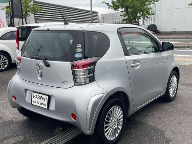 2009 Toyota iQ – thumbnail 2
