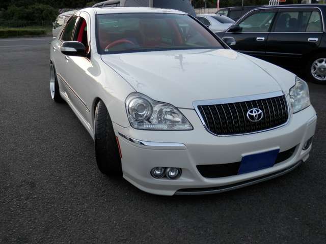 2005 Toyota Crown Majesta – thumbnail 3