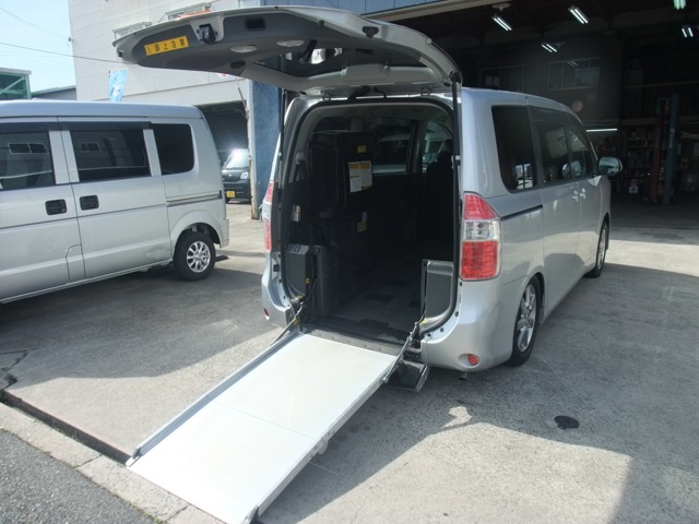 2010 Toyota Noah