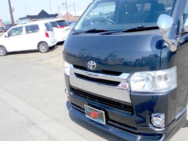 2005 Toyota Hiace – thumbnail 2
