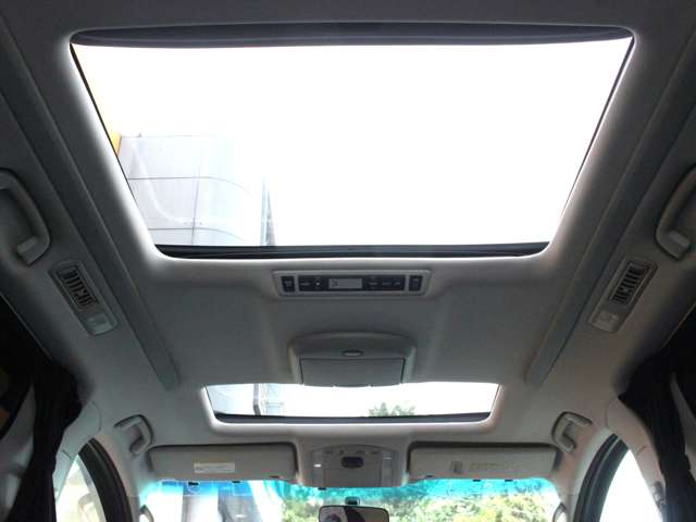 2008 Toyota Vellfire – thumbnail 4