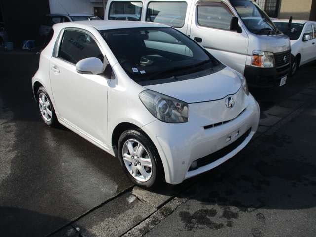 2009 Toyota iQ – thumbnail 2