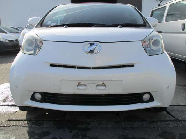 2009 Toyota iQ – thumbnail 4