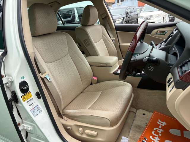 2009 Toyota Crown Royal – thumbnail 3