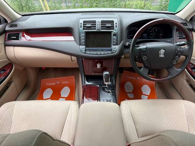 2009 Toyota Crown Royal – thumbnail 4