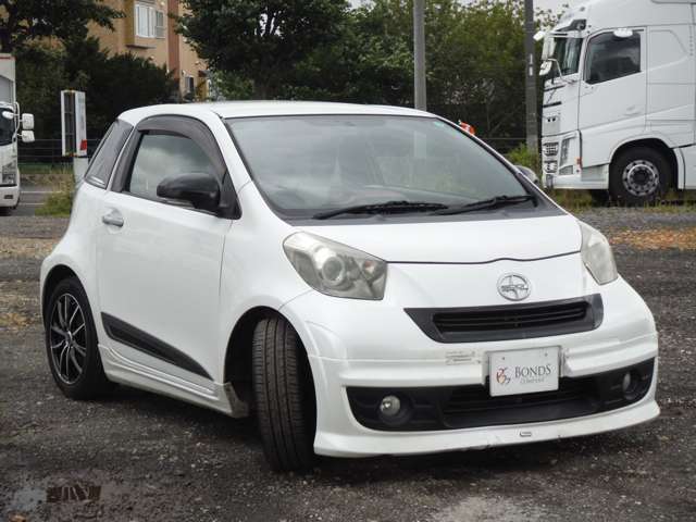 2010 Toyota iQ – thumbnail 2